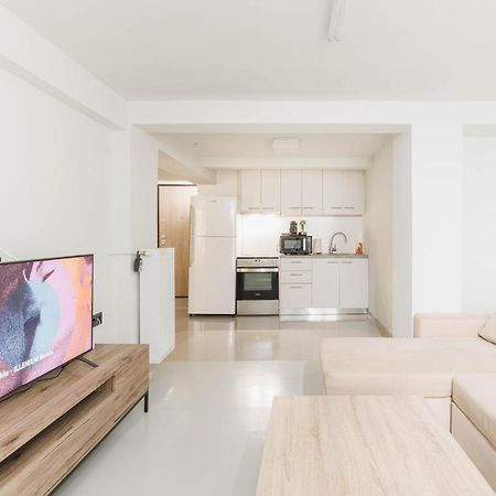 Beautiful Underground Nest With Prv Terrace Apartment Athena Bagian luar foto