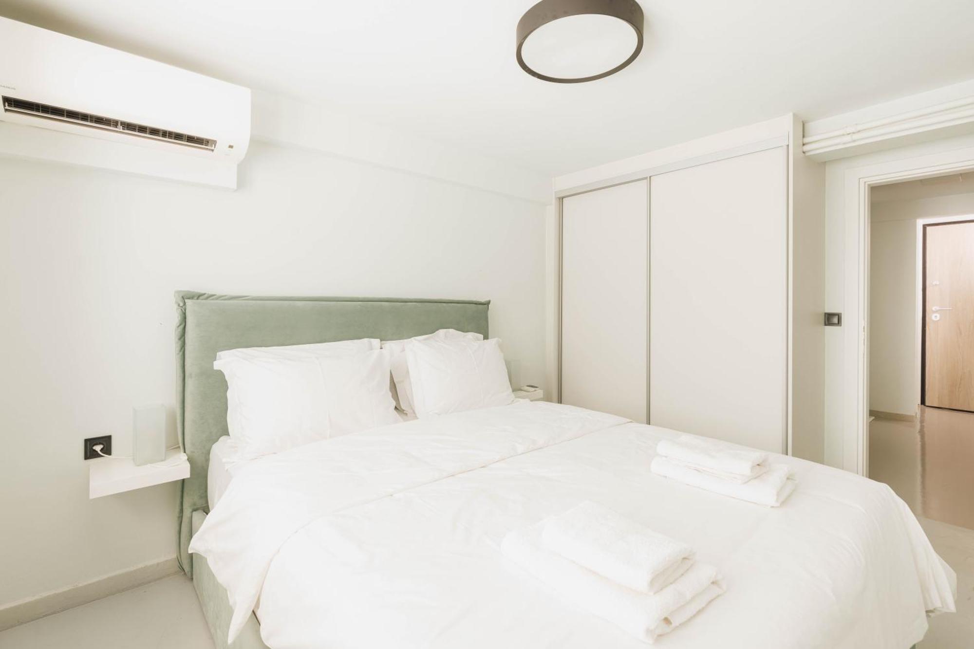 Beautiful Underground Nest With Prv Terrace Apartment Athena Bagian luar foto