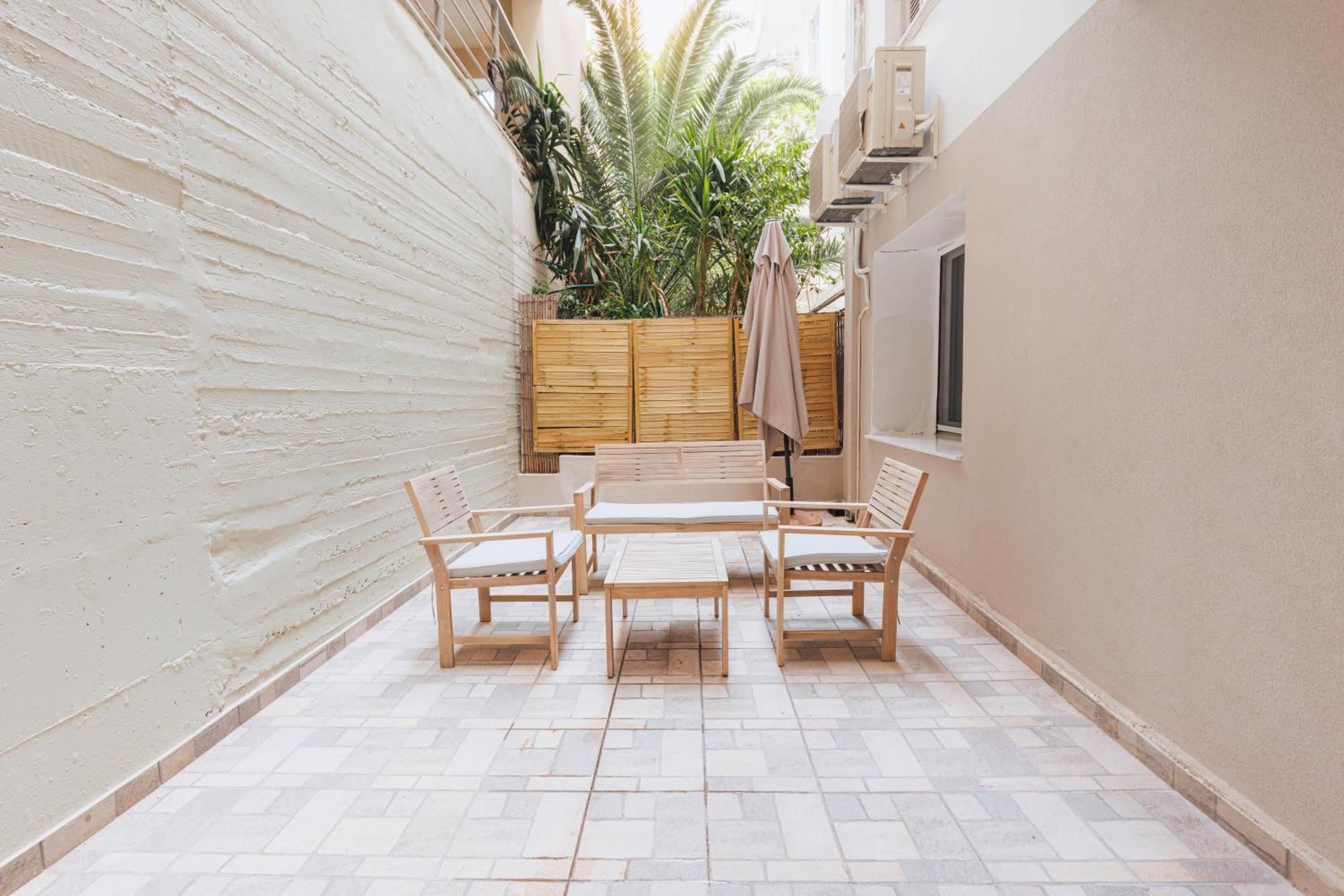 Beautiful Underground Nest With Prv Terrace Apartment Athena Bagian luar foto